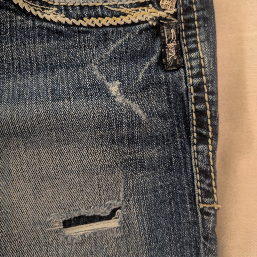 Silver Jeans Women's Distressed Denim Capri - Picture 8 of 9
